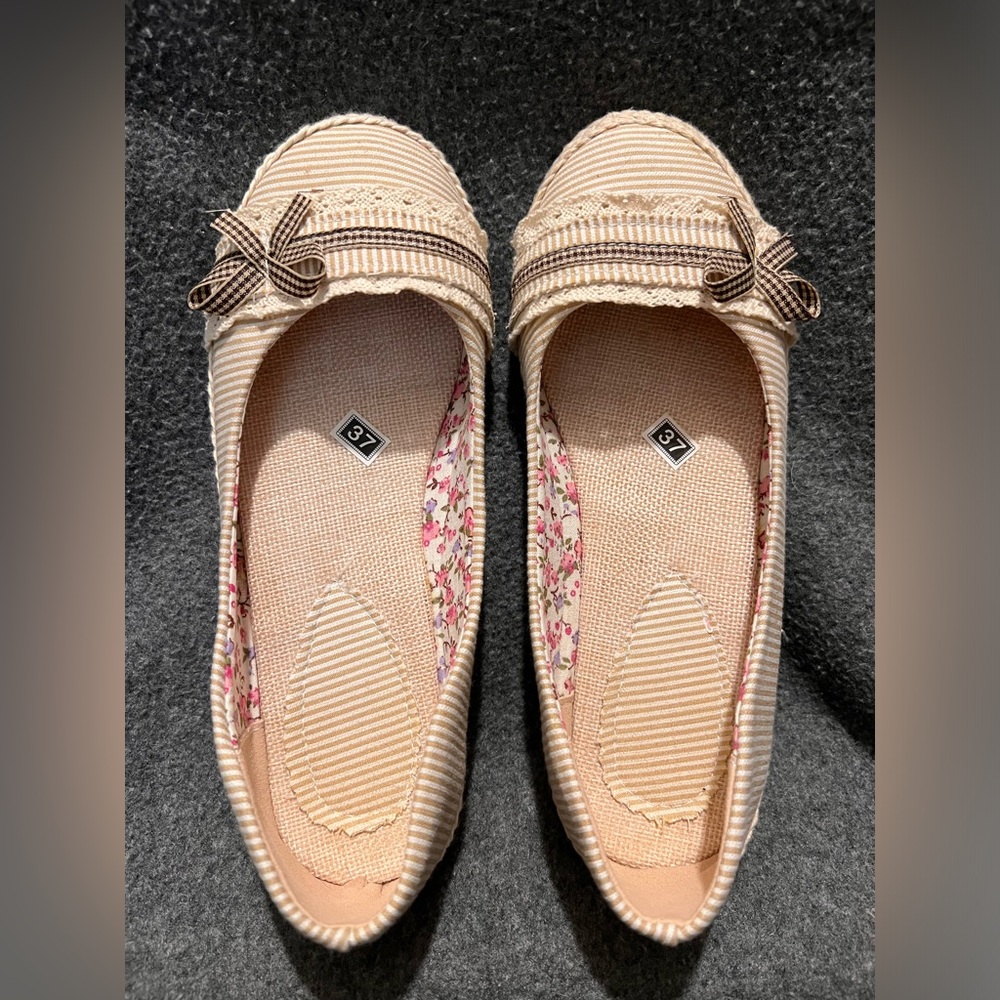 Beige Bow Accent Women’s Ballet Flats